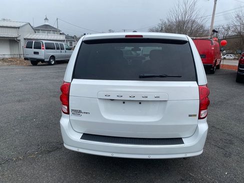 Used 2018 Dodge Grand Caravan SE w/ UConnect Hands-Free Group image 6