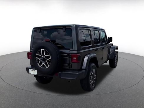 Used 2025 Jeep Wrangler Unlimited Sahara AWD/4WD image 13