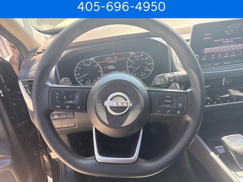 Used 2022 Nissan Rogue SV FWD image 18