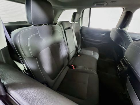 Used 2023 Jeep Grand Cherokee Laredo AWD/4WD image 24