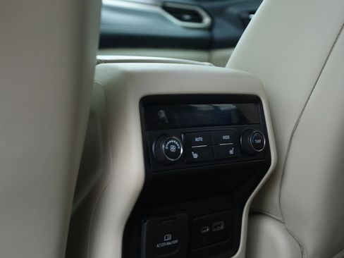 Used 2022 GMC Acadia Denali w/ Denali Ultimate Package image 15