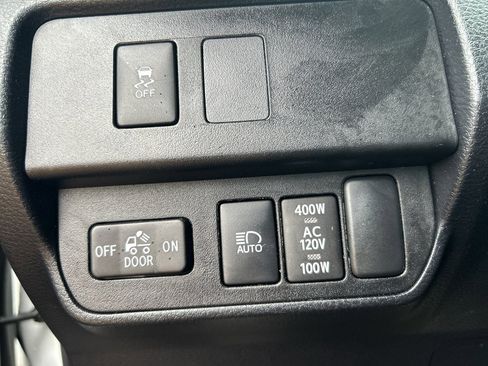 Used 2023 Toyota Tacoma TRD Off-Road image 21