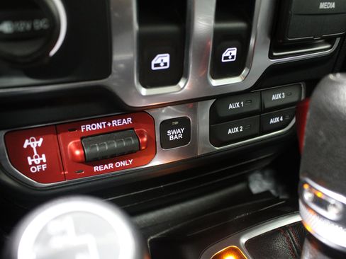 Used 2019 Jeep Wrangler Rubicon w/ Steel Bumper Group AWD/4WD image 18