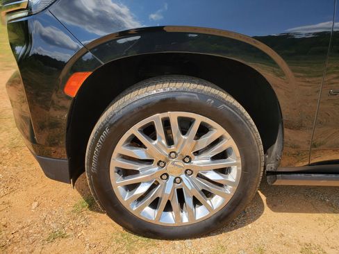 Used 2023 Chevrolet Suburban High Country AWD/4WD image 4