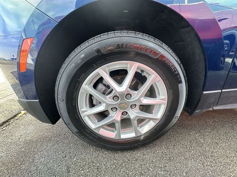 Used 2023 Chevrolet Equinox LT image 2