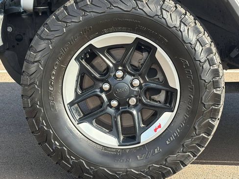 Used 2018 Jeep Wrangler Unlimited Rubicon w/ Safety Group AWD/4WD image 25