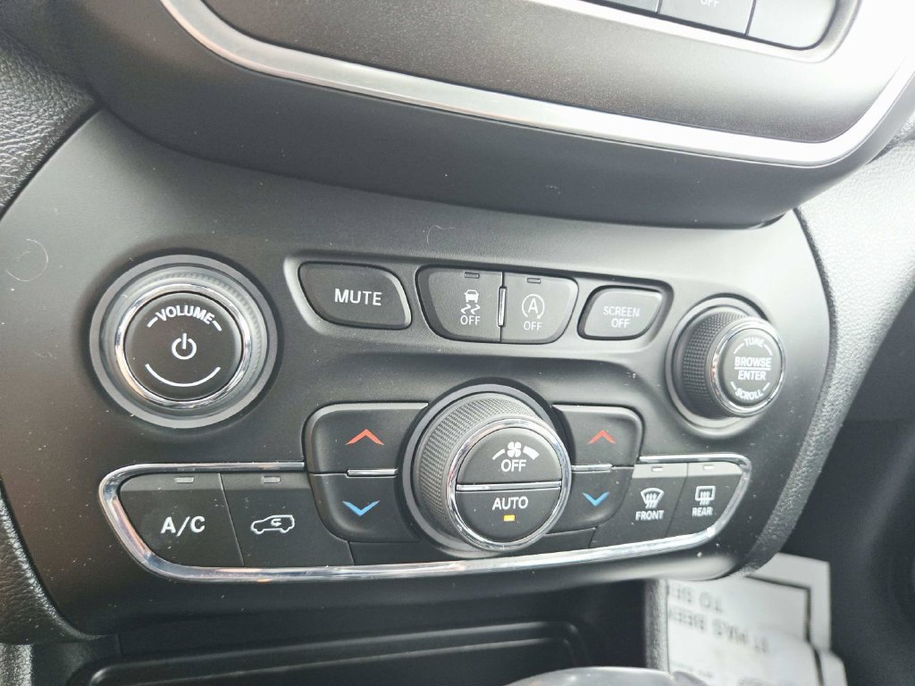 Used 2022 Jeep Cherokee Trailhawk AWD/4WD image 27