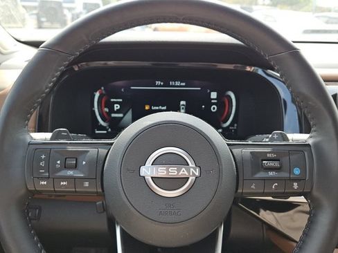 Used 2025 Nissan Pathfinder Platinum w/ Black Appearance Package FWD image 21