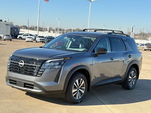 New 2026 Nissan Pathfinder SL image 4