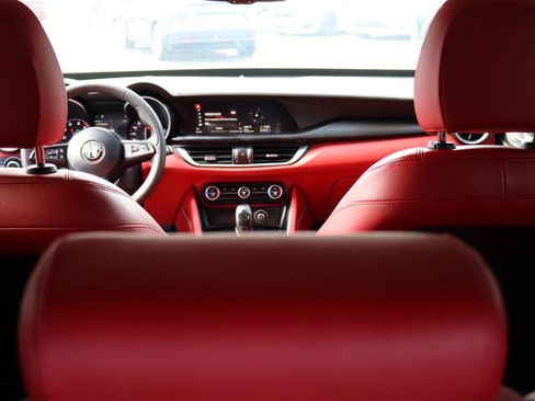 Used 2018 Alfa Romeo Stelvio AWD image 18