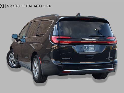 Used 2022 Chrysler Pacifica Limited FWD image 11