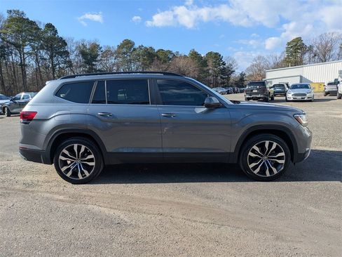 Used 2022 Volkswagen Atlas SE image 3