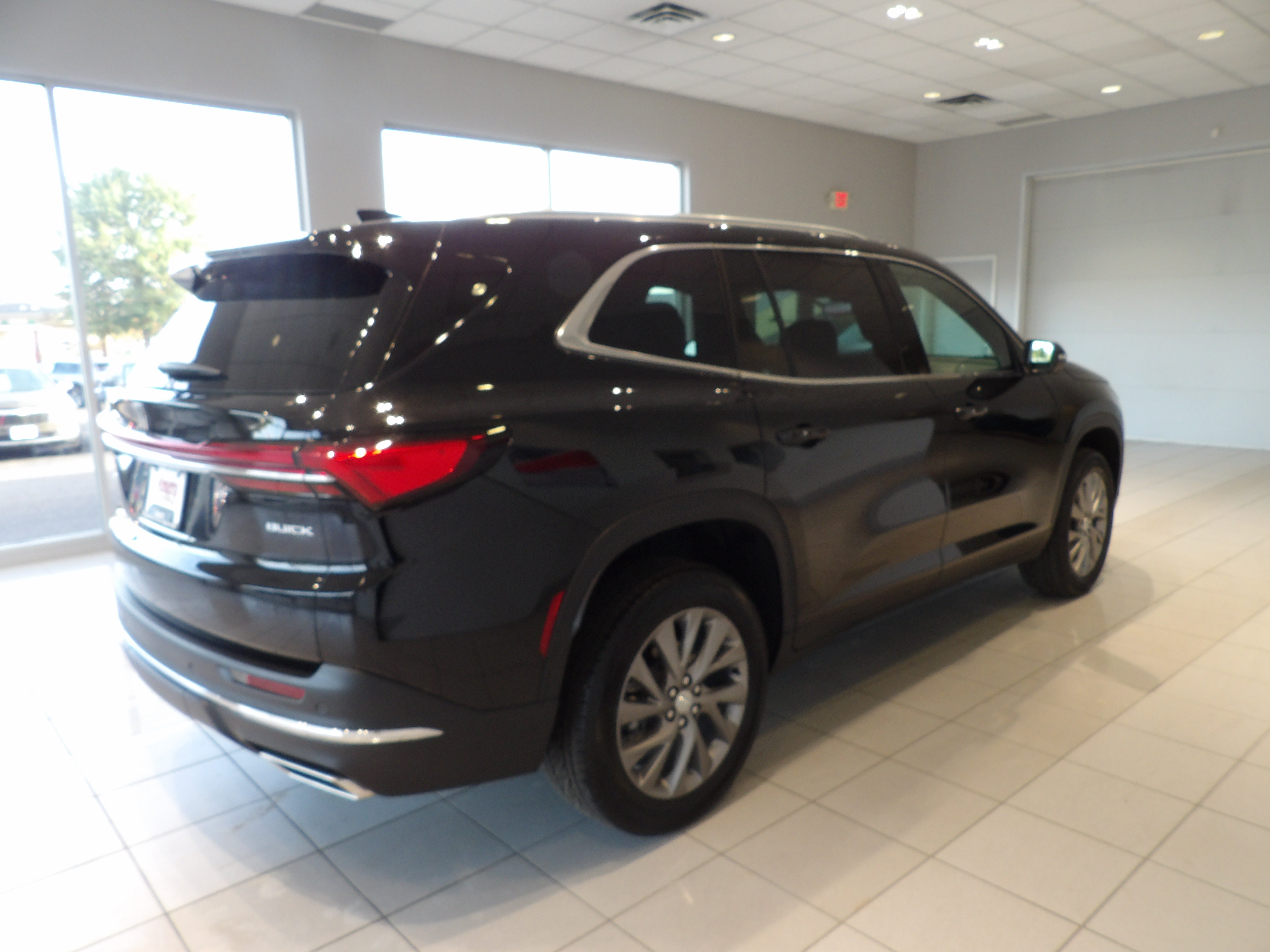 Used 2025 Buick Enclave Preferred w/ Power Package AWD/4WD image 5