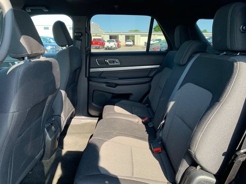 Used 2018 Ford Explorer XLT AWD/4WD image 19