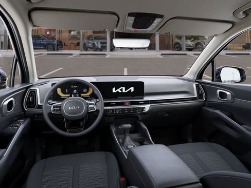 Used 2025 Kia Sorento LX FWD image 14