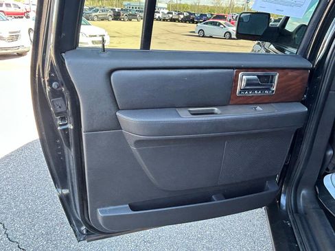 Used 2014 Lincoln Navigator L 4WD image 16