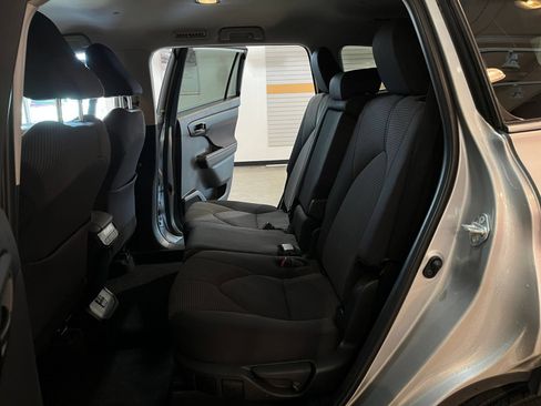 Used 2025 Toyota Highlander LE FWD image 22