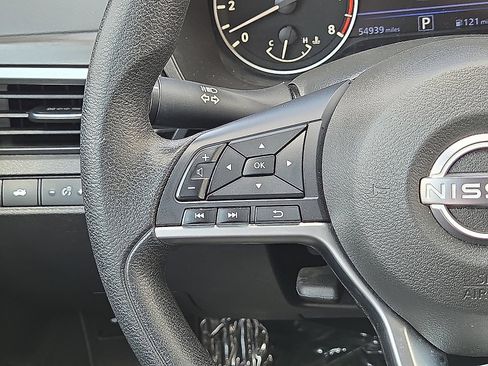 Used 2024 Nissan Altima 2.5 SV AWD/4WD image 20