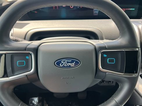 Used 2025 Ford Expedition Active AWD/4WD image 24