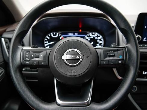 Used 2023 Nissan Rogue SV AWD/4WD image 32
