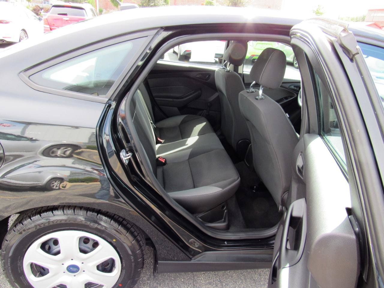 Used 2014 Ford Focus S FWD image 28