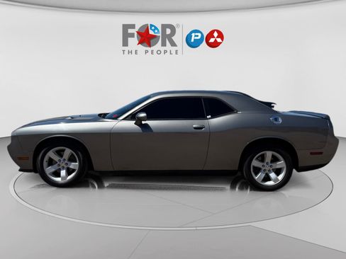 Used 2012 Dodge Challenger SXT image 2