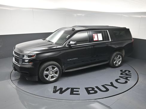 Used 2017 Chevrolet Suburban LT image 29