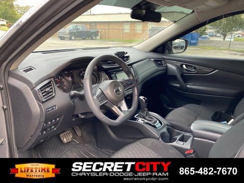 Used 2020 Nissan Rogue SV w/ Premium Package AWD/4WD image 13