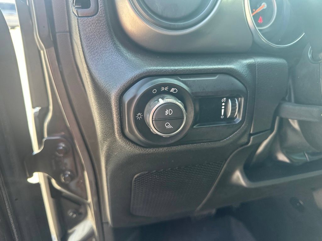 Used 2023 Jeep Gladiator Sport AWD/4WD image 11