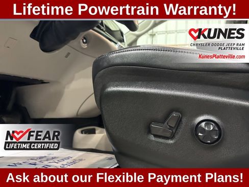 Used 2024 Chrysler Pacifica Touring-L image 23