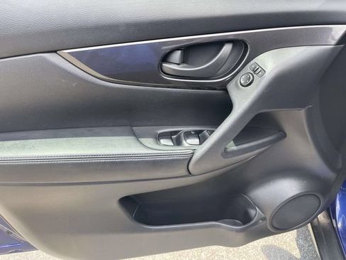 Used 2020 Nissan Rogue S FWD image 20