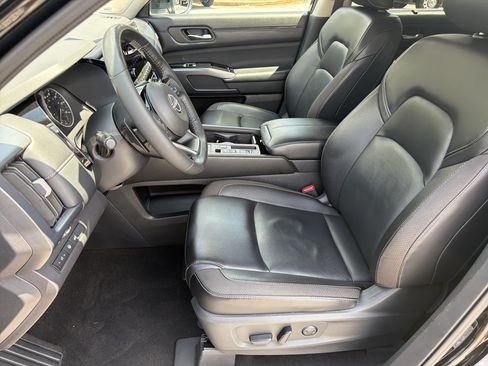 Used 2024 Nissan Pathfinder SL w/ SL Premium Package FWD image 11