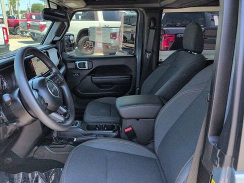 Used 2025 Jeep Wrangler Sport AWD/4WD image 15