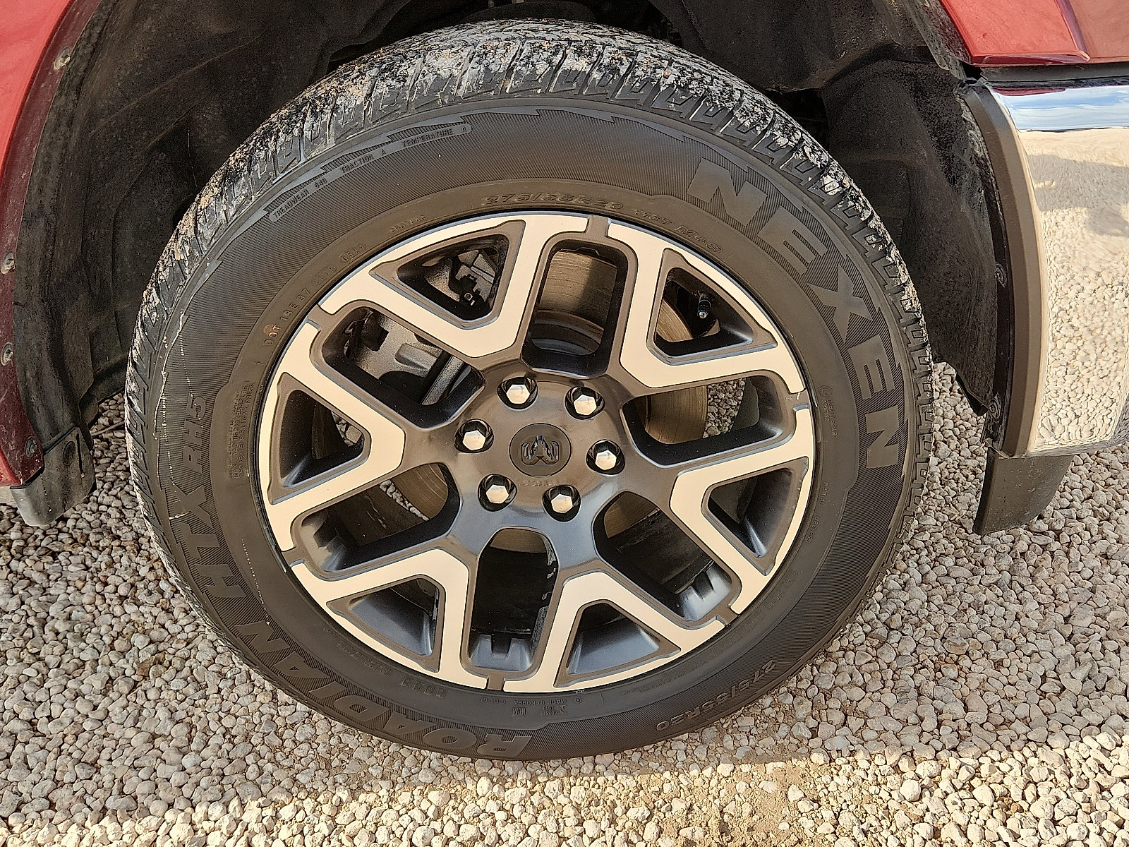 Used 2025 RAM 1500 Laramie AWD/4WD image 7
