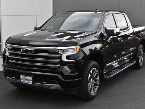 Used 2024 Chevrolet Silverado 1500 High Country w/ Technology Package image 12