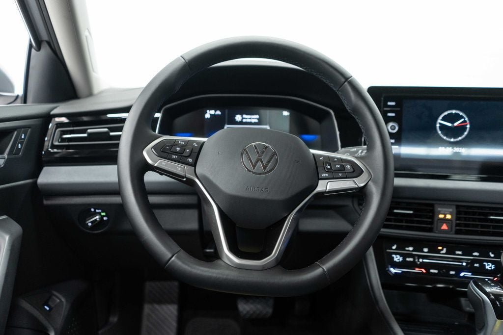 Used 2025 Volkswagen Jetta SE w/ Black Wheel Package FWD image 15