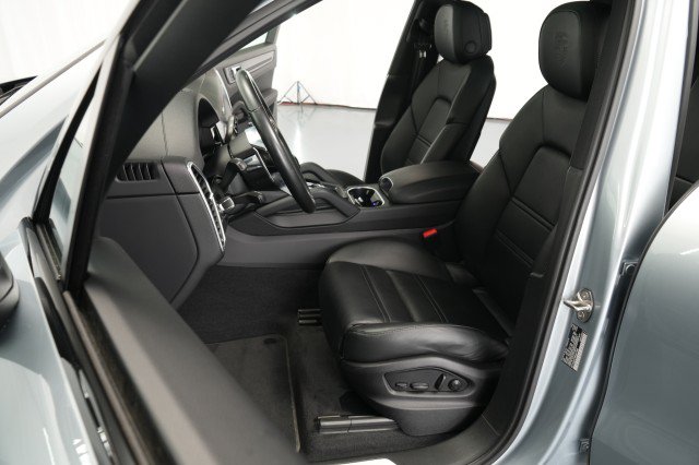 Used 2023 Porsche Cayenne AWD/4WD image 20