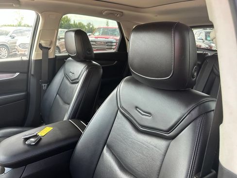 Used 2019 Cadillac XT5 Premium Luxury AWD/4WD image 3
