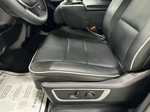Used 2025 RAM 1500 Laramie AWD/4WD image 13