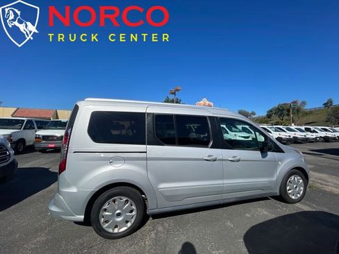 Used 2018 Ford Transit Connect XLT image 3