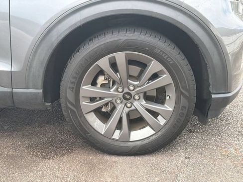 Used 2021 Ford Explorer XLT w/ Equipment Group 202A RWD image 14