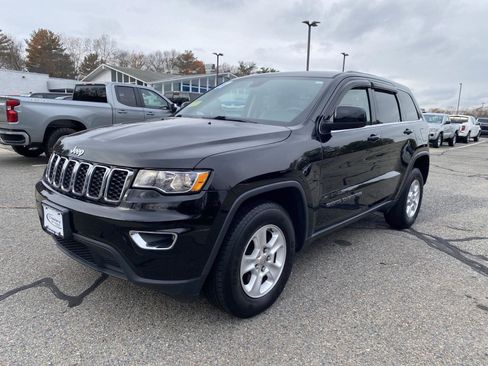 Used 2017 Jeep Grand Cherokee Laredo image 3
