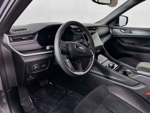 Certified 2024 Jeep Grand Cherokee Altitude image 17