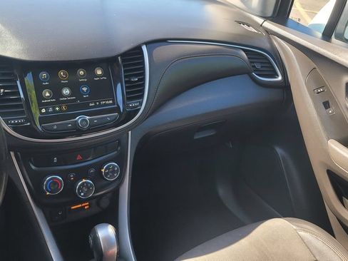 Used 2019 Chevrolet Trax LT w/ LT Convenience Package AWD/4WD image 21