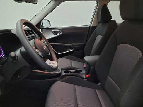 Used 2025 Kia Soul LX image 17
