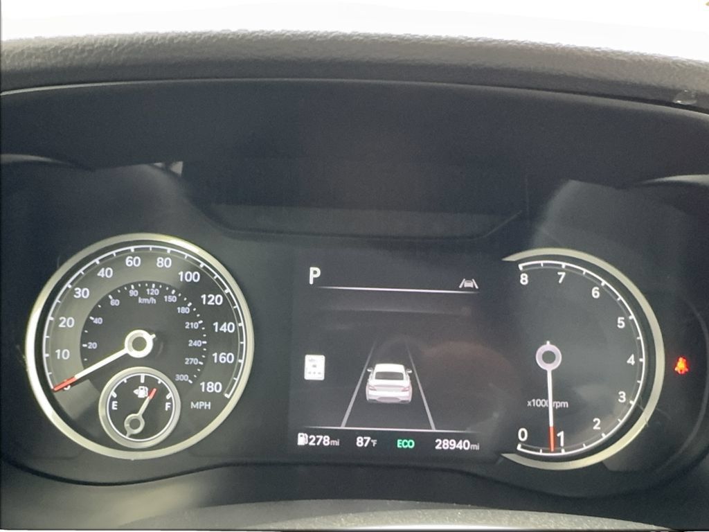 Used 2025 Genesis G70 2.5T RWD image 40