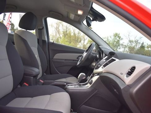Used 2014 Chevrolet Cruze LS FWD image 12