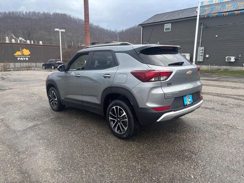 Used 2025 Chevrolet TrailBlazer LT image 3