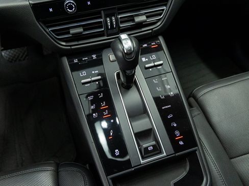 Used 2022 Porsche Macan S w/ Premium Package Plus AWD/4WD image 29