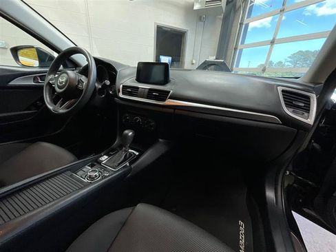 Used 2018 MAZDA MAZDA3 Sport FWD image 31